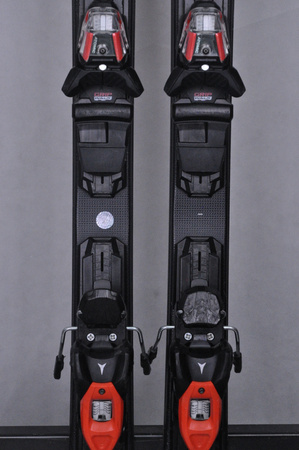 NARTY UŻYWANE ATOMIC REDSTER RX + M10 22/23 149 cm NRC1069