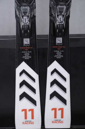 NARTY UŻYWANE VOLKL RACETIGER SC 23/24 + VMotion 12 153 cm NRC330