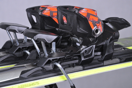 NARTY UŻYWANE VOLKL RACETIGER SL + VMotion 12 22/23 150 cm NRC641