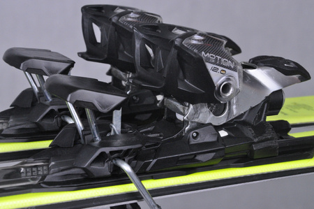 NARTY UŻYWANE VOLKL RACETIGER SC 23/24 + VMotion 12 153 cm NRC341