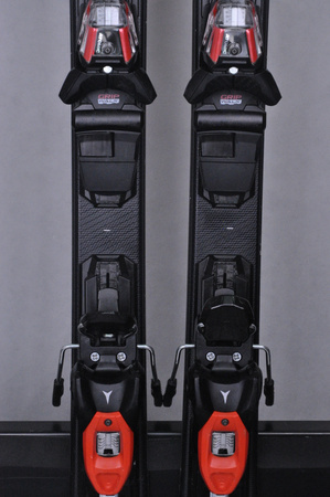 NARTY UŻYWANE ATOMIC REDSTER SC + M10 23/24 140 cm NRC456