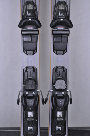NARTY UŻYWANE REDSTER Q5 + M10 22/23 154 cm NRC588