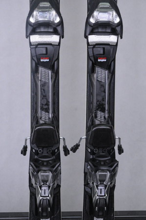 NARTY UŻYWANE VOLKL RACETIGER SC 23/24 + VMotion 12 153 cm NRC331