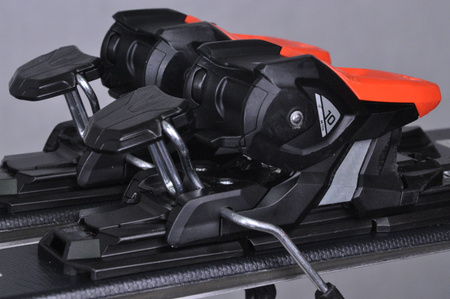 NARTY UŻYWANE ATOMIC REDSTER SC + M10 23/24 140 cm NRC457