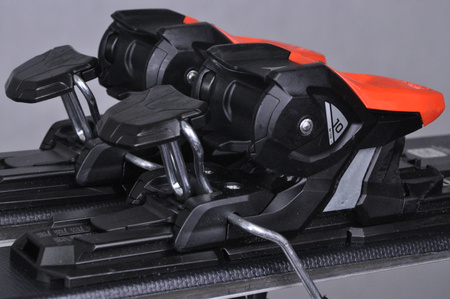 NARTY UŻYWANE ATOMIC REDSTER SC + M10 23/24 147 cm NRC462