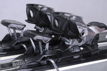NARTY UŻYWANE VOLKL RACETIGER SC 23/24 + VMotion 12 148 cm NRC327