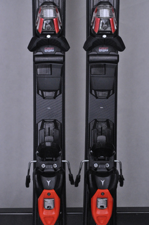 NARTY UŻYWANE ATOMIC REDSTER SC + M10 23/24 147 cm NRC462