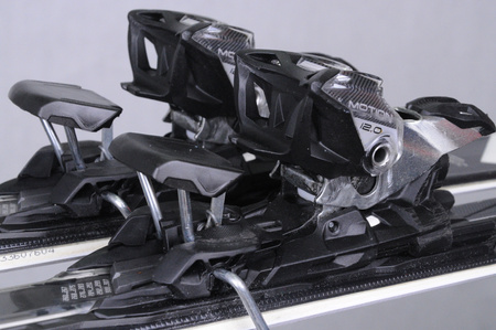 NARTY UŻYWANE VOLKL RACETIGER SC 23/24 + VMotion 12 158 cm NRC335
