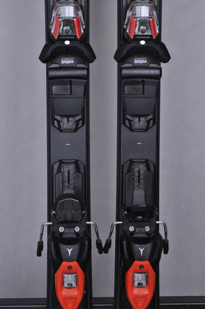 NARTY UŻYWANE ATOMIC REDSTER SC + M10 23/24 154 cm NRC473