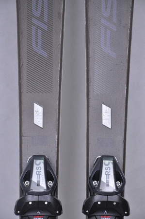 NARTY UŻYWANE FISCHER RC ONE 68 LITE + RS9 143 cm NRC634