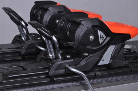 NARTY UŻYWANE ATOMIC REDSTER SC + M10 23/24 175 cm NRC502