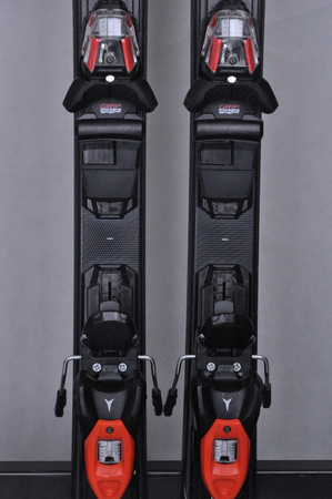 NARTY UŻYWANE ATOMIC REDSTER SC + M10 23/24 147 cm NRC461