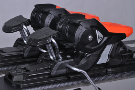 NARTY UŻYWANE ATOMIC REDSTER SC + M10 23/24 140 cm NRC455