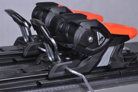 NARTY UŻYWANE ATOMIC REDSTER SC + M10 23/24 175 cm NRC491