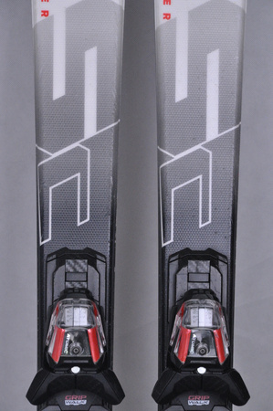 NARTY UŻYWANE ATOMIC REDSTER SC + M10 23/24 147 cm NRC461