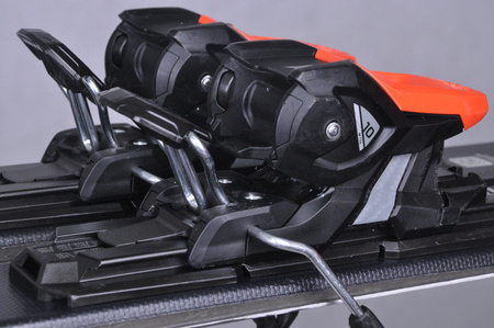 NARTY UŻYWANE ATOMIC REDSTER SC + M10 23/24 147 cm NRC461