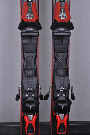 NARTY UŻYWANE ATOMIC REDSTER S7 + M12 GW 23/24 149 cm NRC730