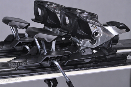 NARTY UŻYWANE VOLKL RACETIGER SC 23/24 + VMotion 12 165 cm NRC829