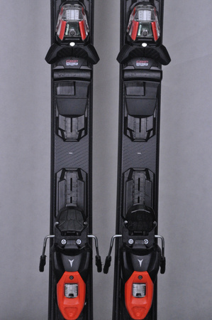 NARTY UŻYWANE ATOMIC REDSTER SC + M10 23/24 161 cm NRC484