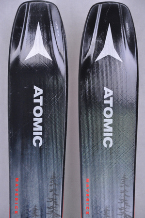 NARTY UŻYWANE ATOMIC MAVERICK 88 Ti + Strive 13 22/23 161 cm NRC597