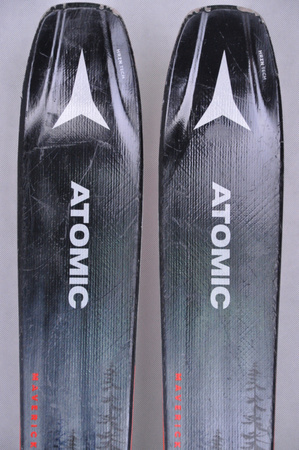 NARTY UŻYWANE ATOMIC MAVERICK 88 Ti + Strive 13 22/23 161 cm NRC596
