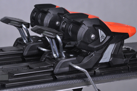 NARTY UŻYWANE ATOMIC REDSTER SC + M10 23/24 161 cm NRC484