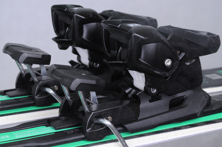 NARTY UŻYWANE HEAD SUPERSHAPE E. MAGNUM + Head PRD12 24/5 163 cm NRC261