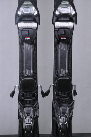 NARTY UŻYWANE VOLKL RACETIGER SC 23/24 + VMotion 12 153 cm NRC330