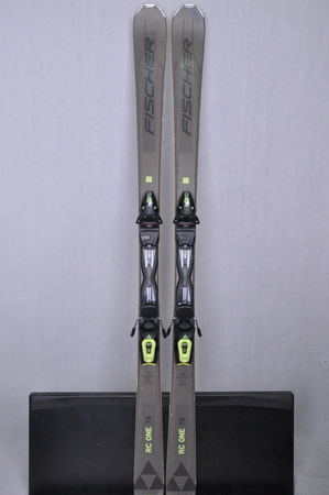 NARTY UŻYWANE FISCHER RC ONE 74 22/23 + RS10 174 cm NRC1026