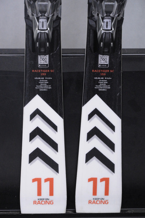 NARTY UŻYWANE VOLKL RACETIGER SC 23/24 + VMotion 12 153 cm NRC331