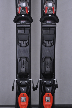 NARTY UŻYWANE ATOMIC REDSTER SC + M10 23/24 154 cm NRC478