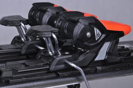 NARTY UŻYWANE ATOMIC REDSTER SC + M10 23/24 140 cm NRC458