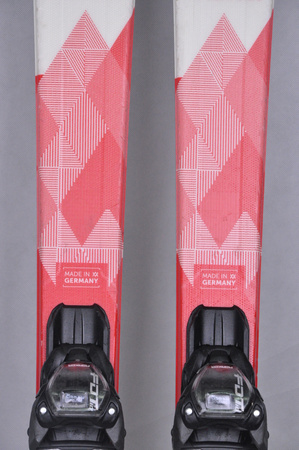 NARTY UŻYWANE VOLKL DEACON 7.2 + FTD 10 21/22 151 cm NRC1148