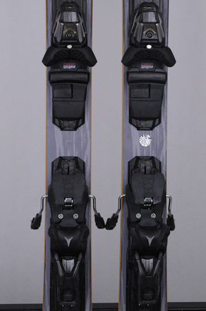 NARTY UŻYWANE REDSTER Q6 + M12 23/24 155 cm NRB553