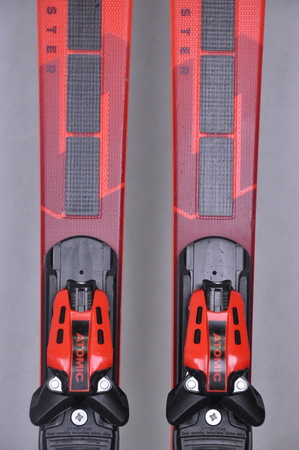 NARTY UŻYWANE ATOMIC REDSTER S8 + X12 GW 23/24 149 cm NRC138