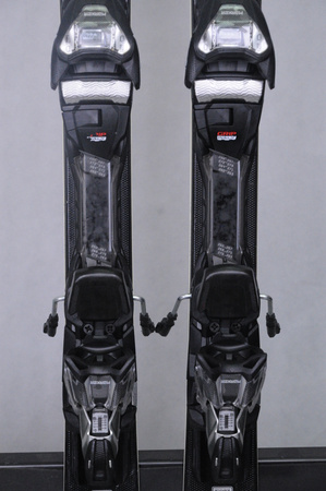 NARTY UŻYWANE VOLKL RACETIGER SC 23/24 + VMotion 12 148 cm NRC326
