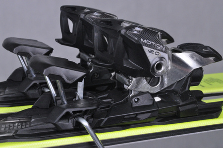 NARTY UŻYWANE VOLKL RACETIGER SC 23/24 + VMotion 12 172 cm NRC351