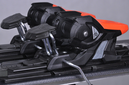 NARTY UŻYWANE ATOMIC REDSTER SC + M10 23/24 154 cm NRC465