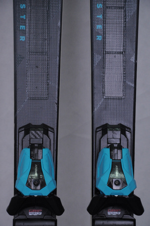 NARTY UŻYWANE ATOMIC REDSTER X7 + Atomic MI12 GW 24/25 155 cm NRC273