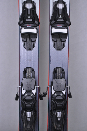 NARTY UŻYWANE ATOMIC MAVERICK 88 Ti + Strive 13 22/23 161 cm NRC596