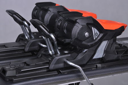 NARTY UŻYWANE ATOMIC REDSTER RX + M10 23/24 156 cm NRC1051