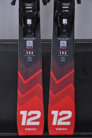 NARTY UŻYWANE VOLKL RACETIGER SRC + Motion 10 24/25 153 cm NRC196