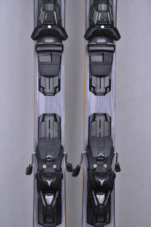 NARTY UŻYWANE REDSTER Q6 + M12 23/24 180 cm NRC05