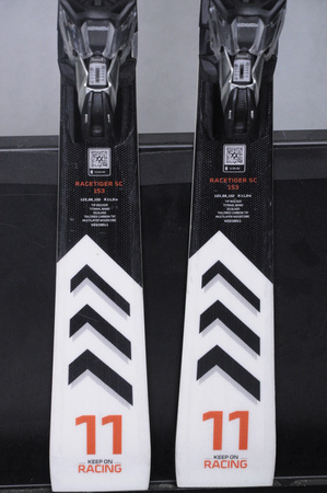 NARTY UŻYWANE VOLKL RACETIGER SC 23/24 + VMotion 12 153 cm NRC329