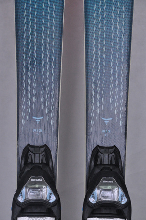 NARTY UŻYWANE BLIZZARD PHOENIX R13 TI + TPX 12 23/24 144 cm NRC659