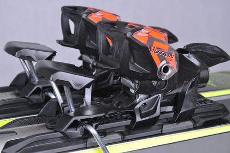 NARTY UŻYWANE VOLKL RACETIGER SL + VMotion 12 22/23 150 cm NRC644