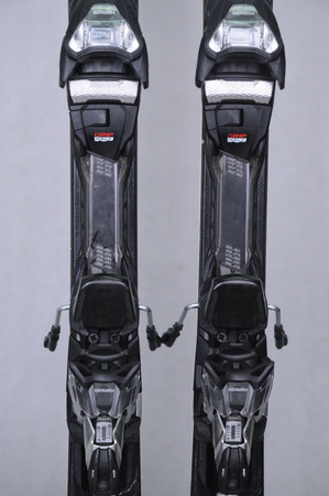 NARTY UŻYWANE VOLKL RACETIGER SC 23/24 + VMotion 12 158 cm NRC333