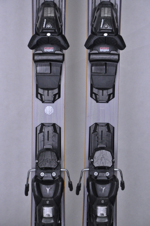 NARTY UŻYWANE REDSTER Q5 + M10 22/23 154 cm NRC587