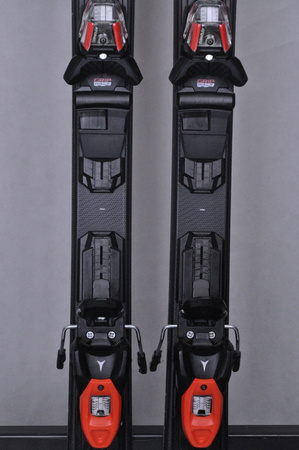 NARTY UŻYWANE ATOMIC REDSTER SC + M10 23/24 154 cm NRC472