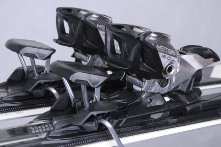 NARTY UŻYWANE VOLKL RACETIGER SC 23/24 + VMotion 12 158 cm NRC334